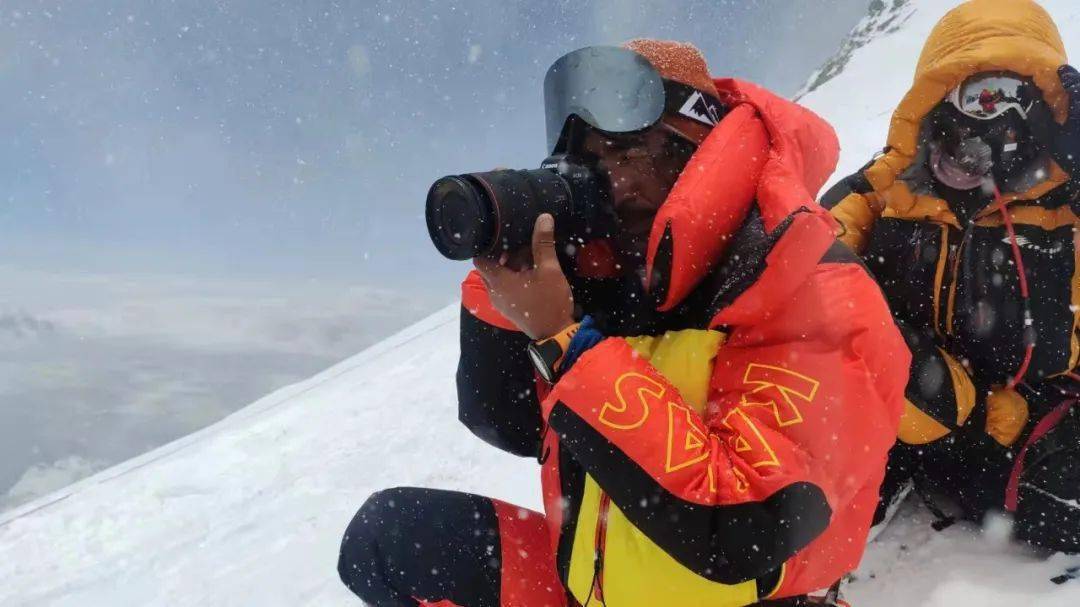 8K相机EOS R5和EOS R5 C成功登顶珠穆朗玛峰