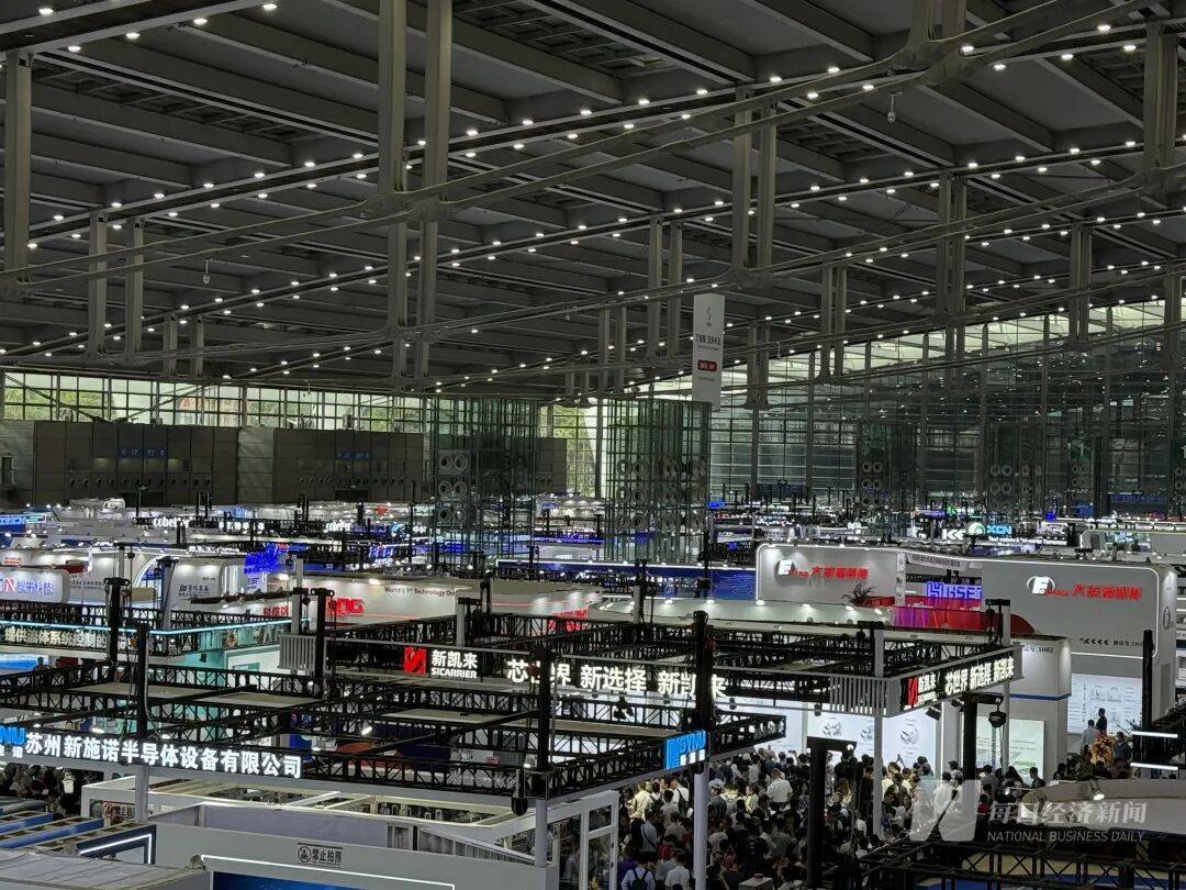 “我们特地赶早来的，你们的光刻机在哪里？”深圳一家成立才几年的公司，今天爆火！