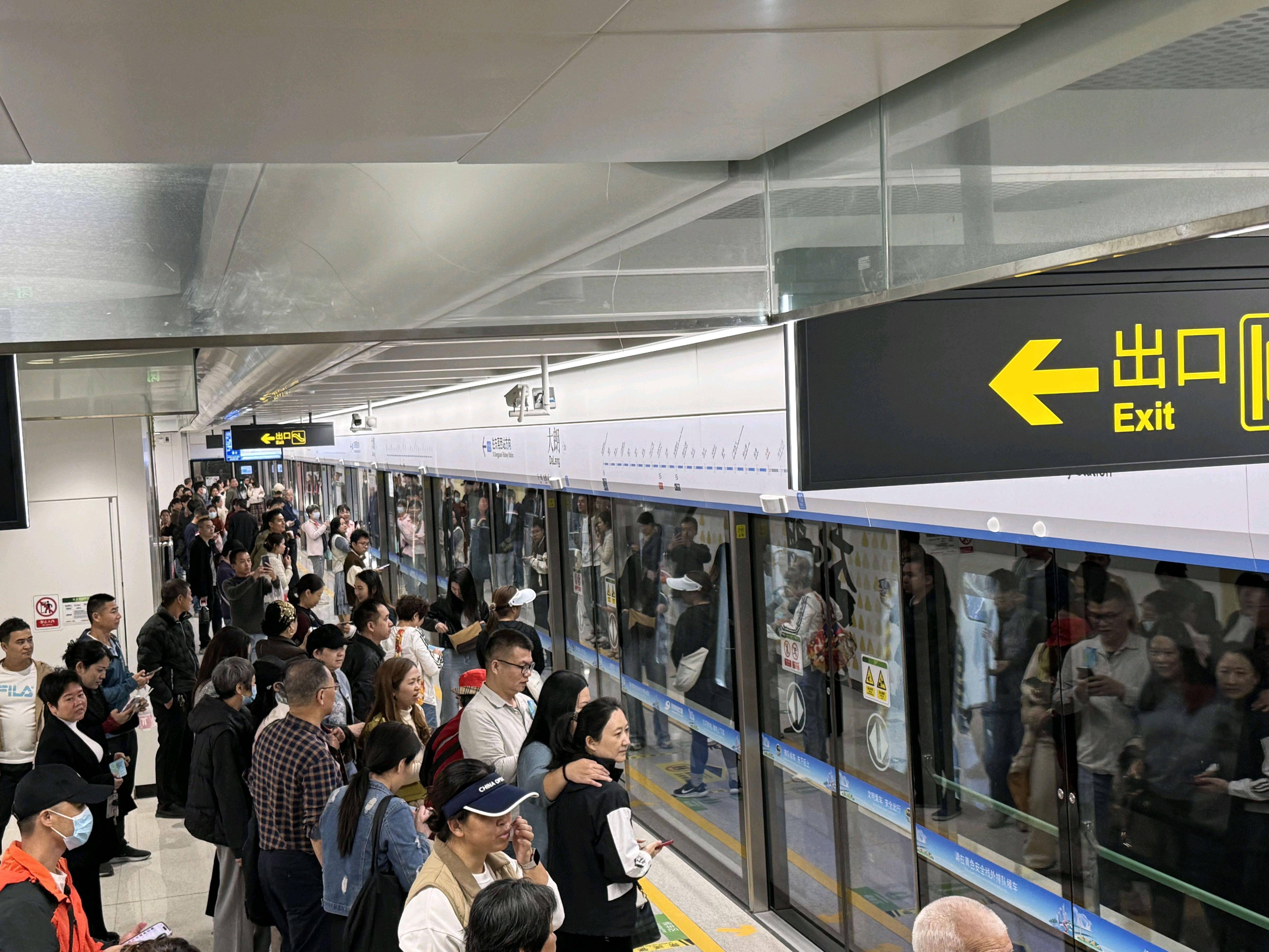 东莞地铁1号线试乘首日,大朗4站“沸腾”了