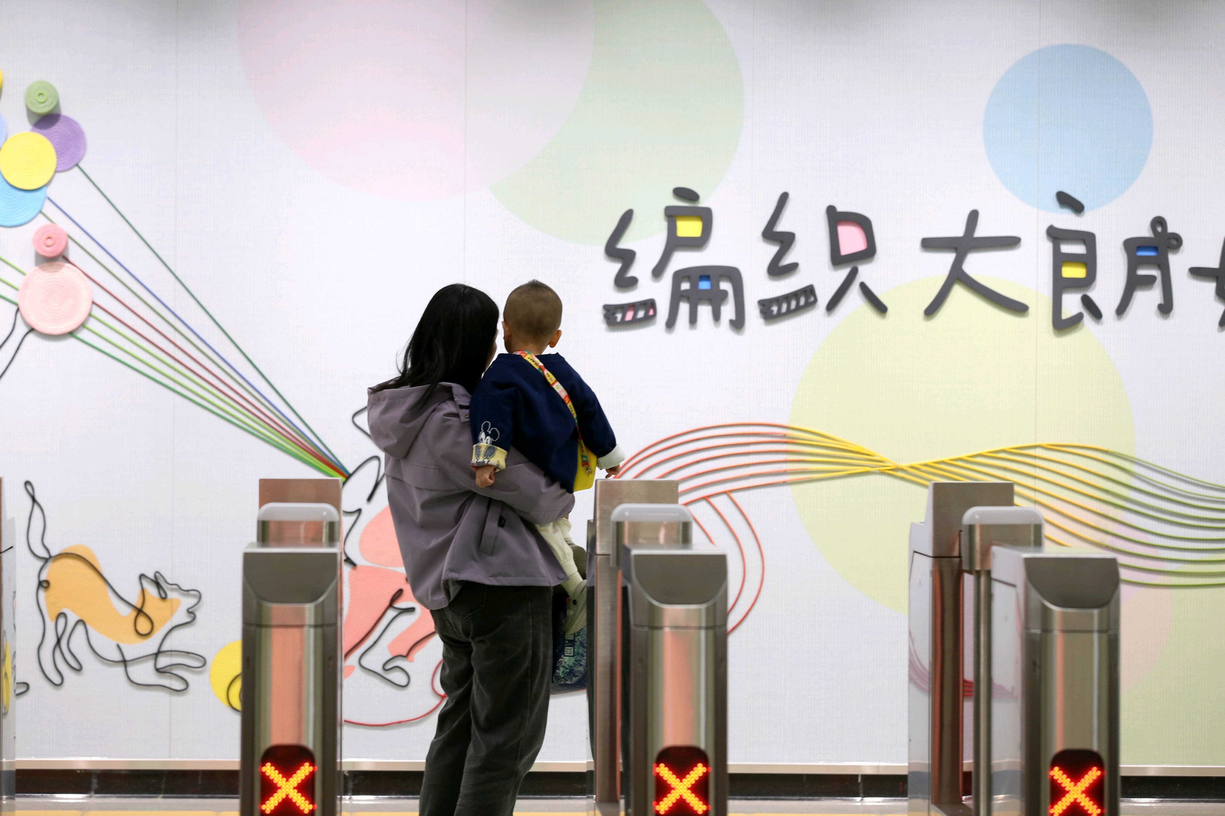 东莞地铁1号线试乘首日,大朗4站“沸腾”了