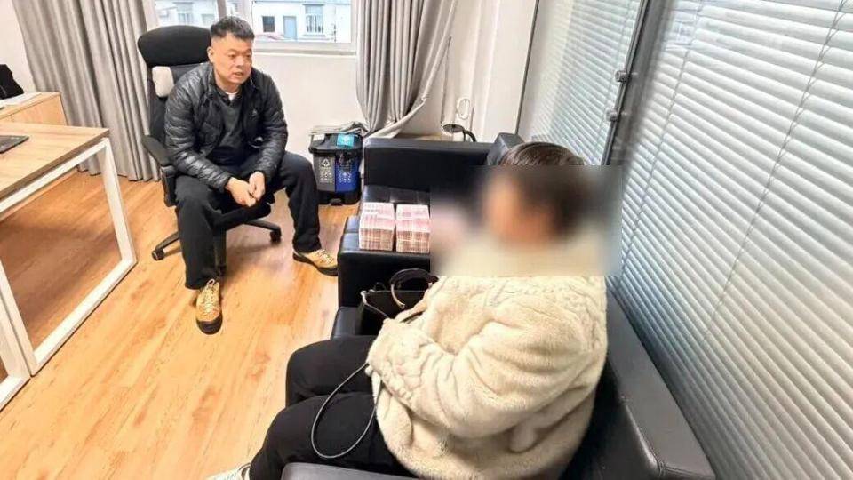 妈妈取30万“彩礼”给儿子订婚,儿子一脸迷茫:我不知道我要结婚了
