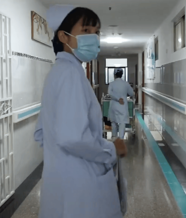 张水华辞职后携老公直播秀恩爱，称白岩松是自己恩人